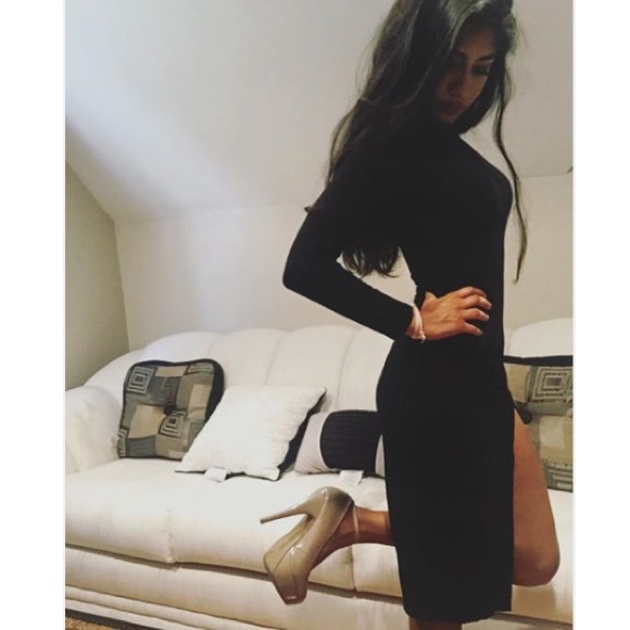 Fashionnova long sleeved black midi slit dress - Picture 4 of 5
